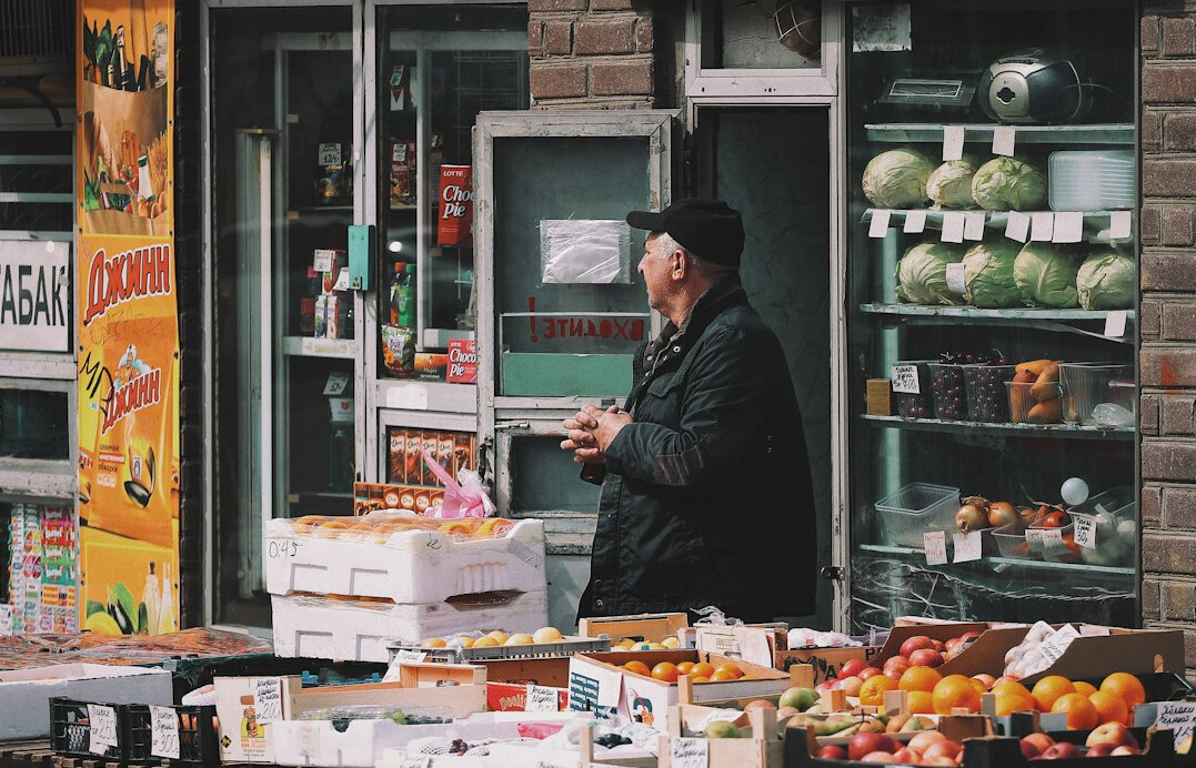 detective investigating supermarket theft